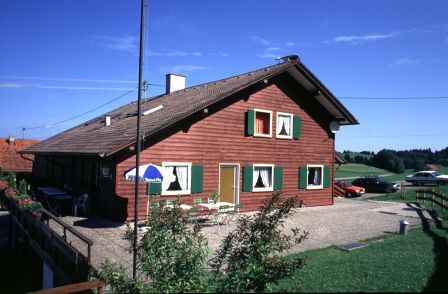 Die Rückseite mit Terrasse